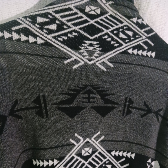 EVERLY Aztec western sweater shawl womens size Large beautiful pattern - Picture 6 of 10